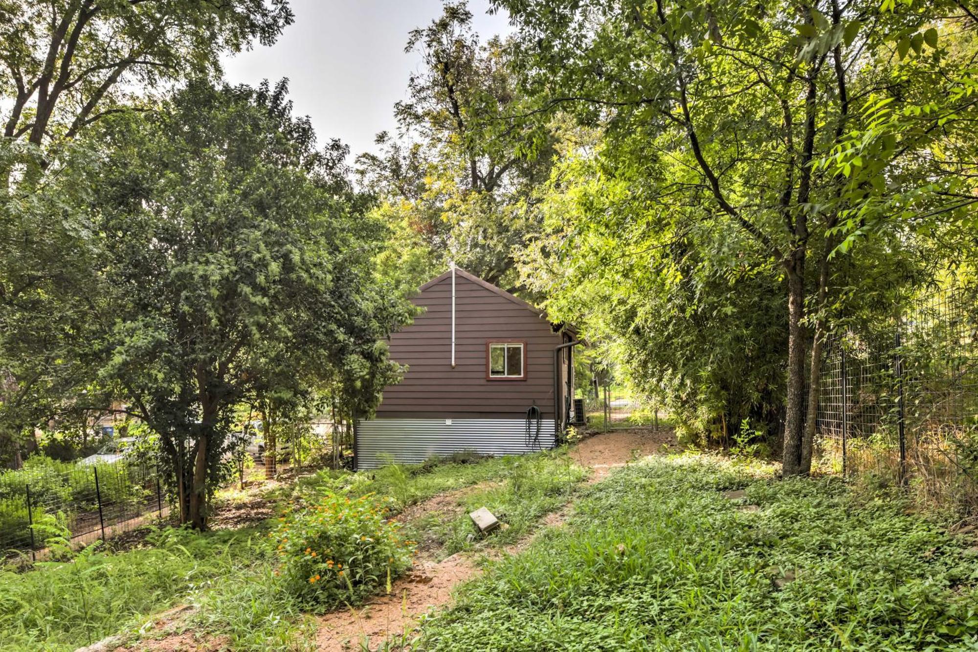 Apartment Chic East With Spacious Yard! *