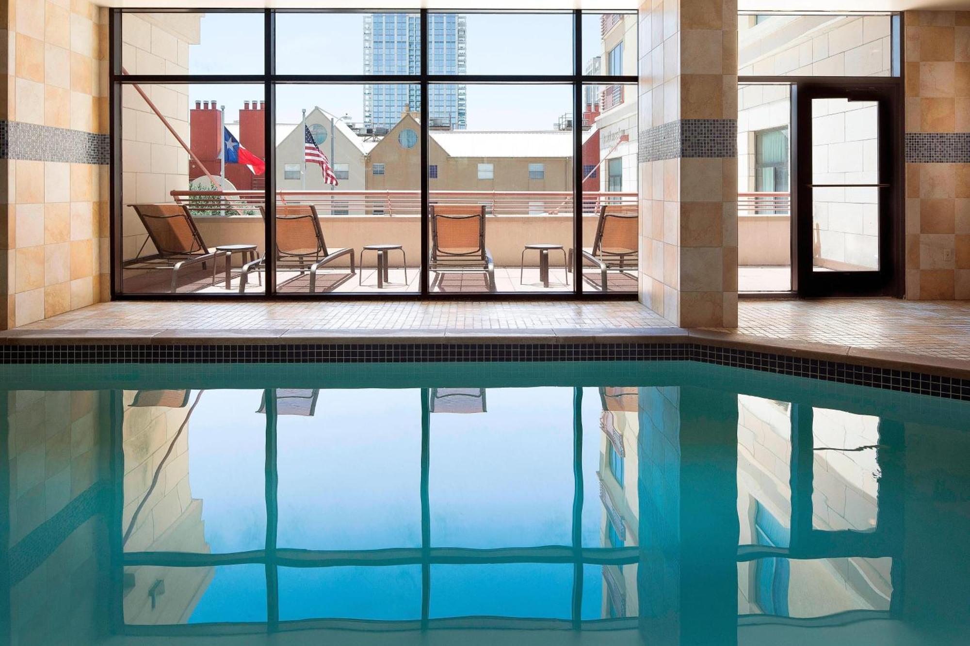 Hotel Downtown / Convention Center