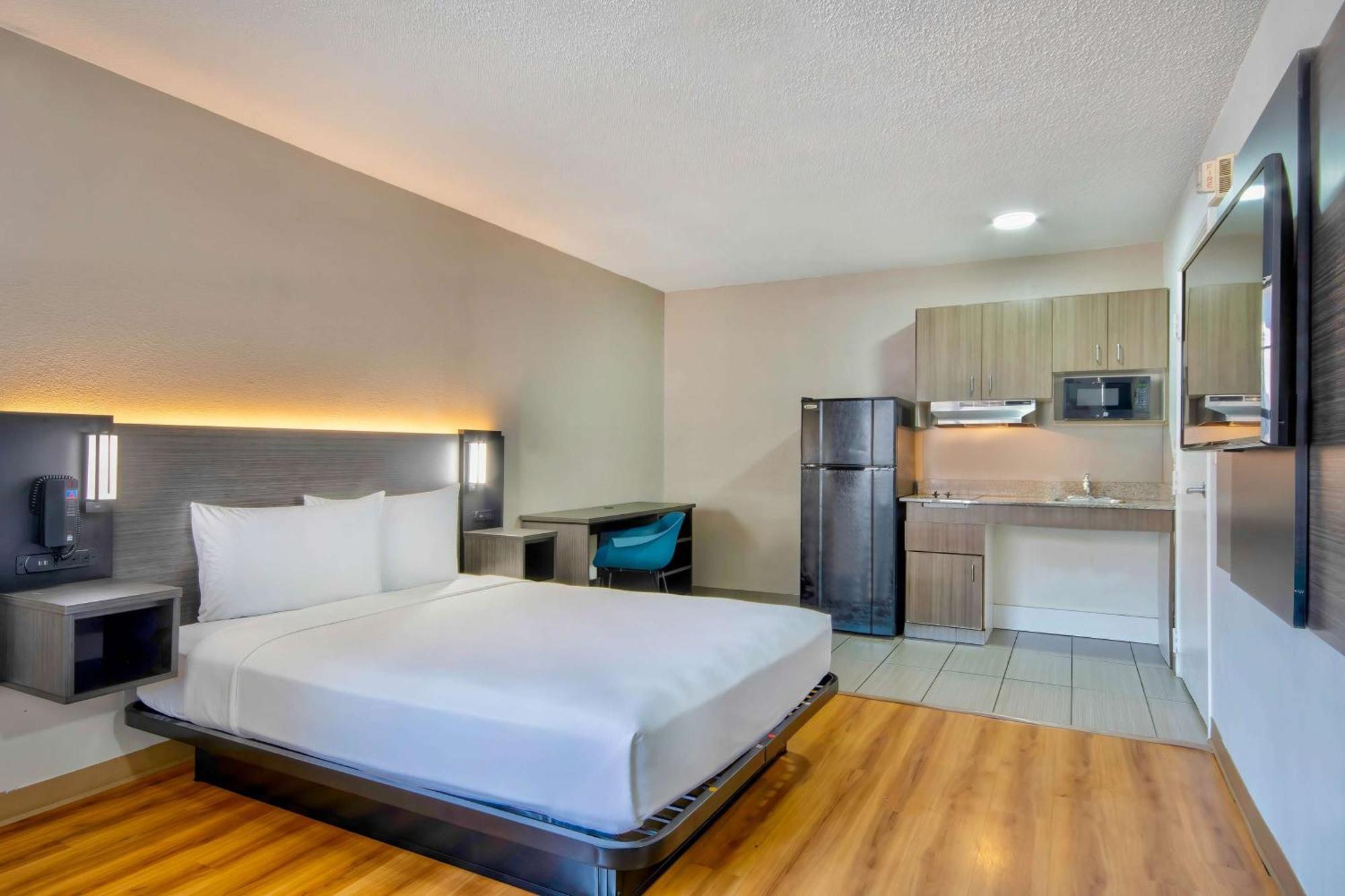 Hotel 6-austin, Tx - Midtown