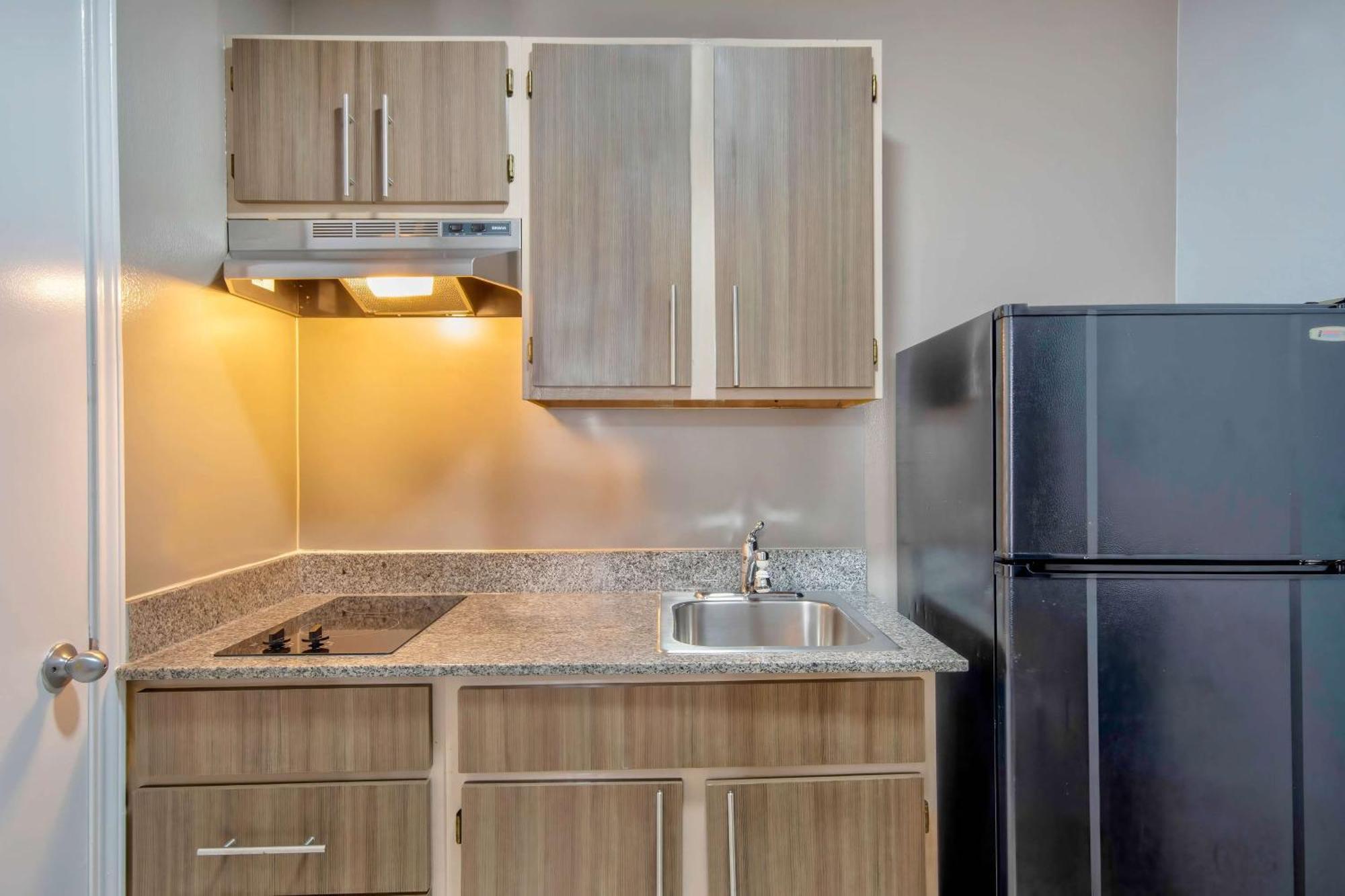 Hotel 6-austin, Tx - Midtown