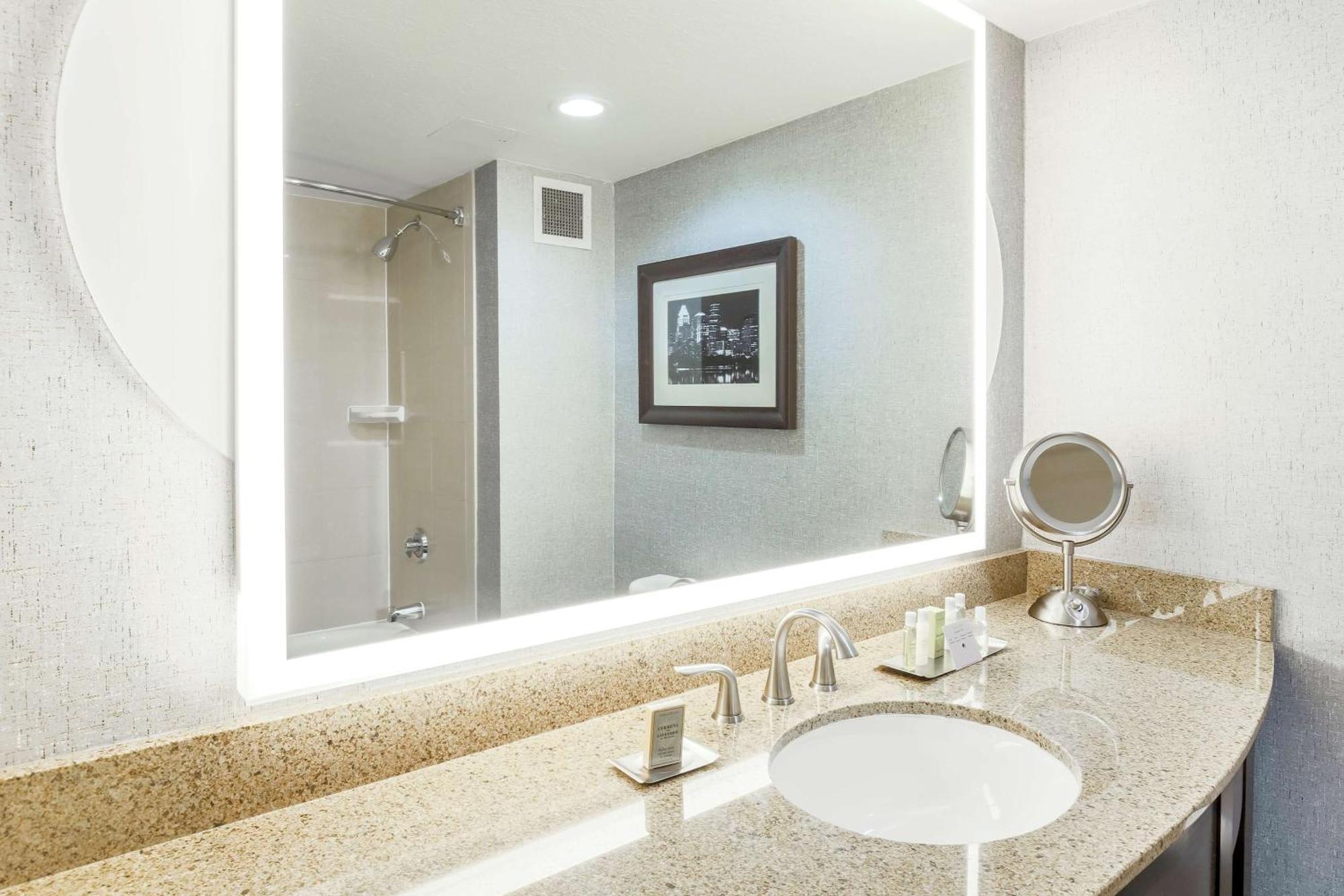 Doubletree By Hilton Austin-university Area Hotel Austin