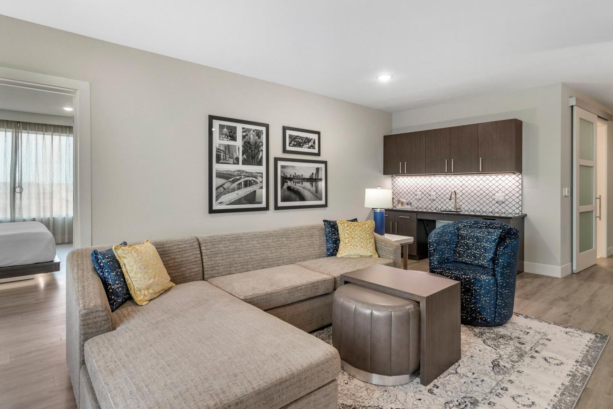Cambria Uptown Near The Domain Hotel *