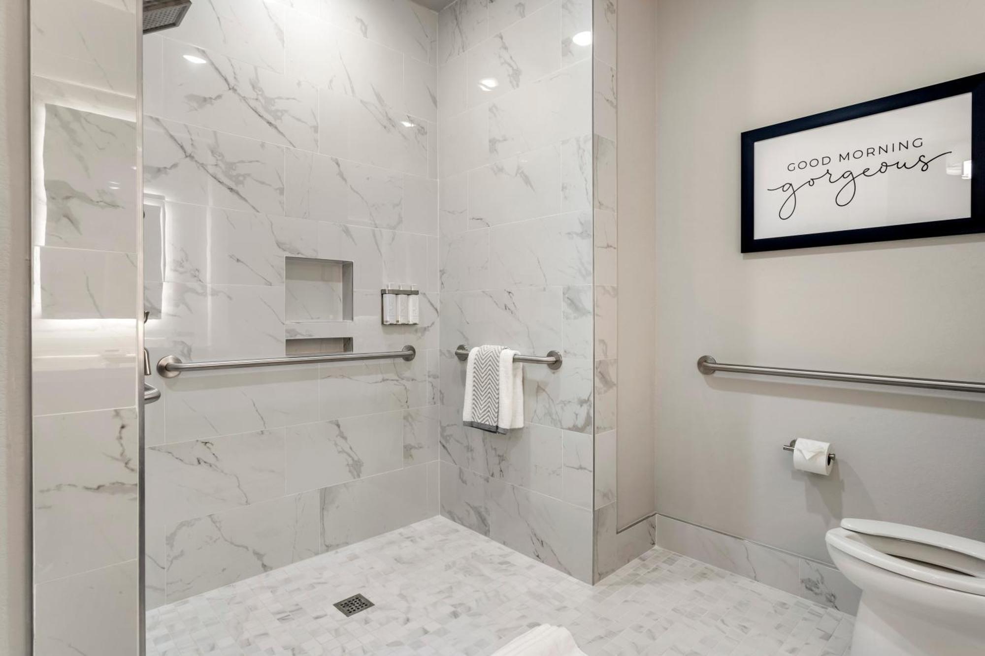 Cambria Uptown Near The Domain Hotel *
