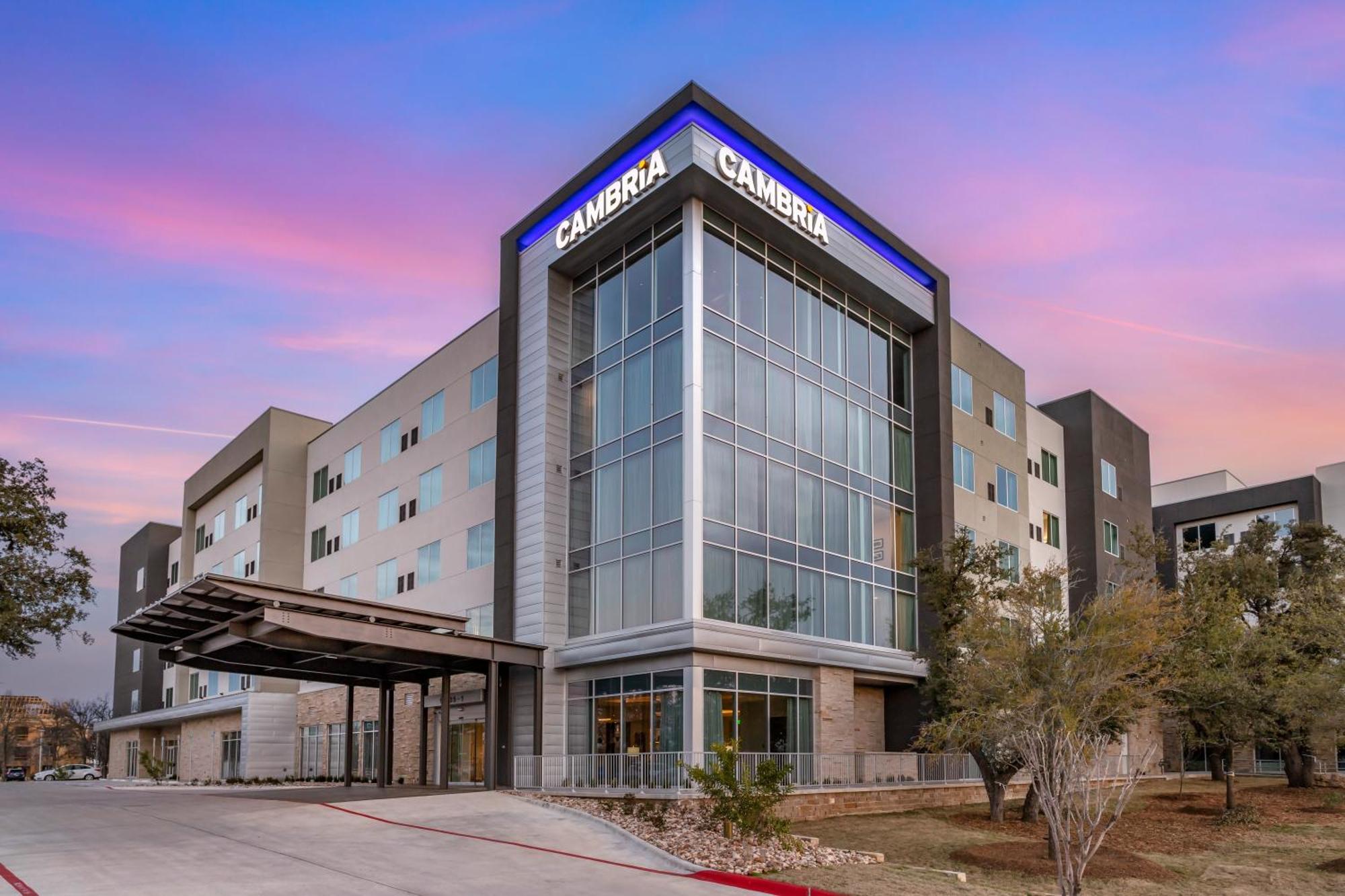 Hotel Cambria Uptown Near The Domain *