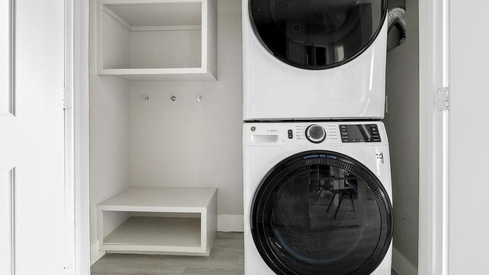 Apartment Landing Modern With Amazing Amenities