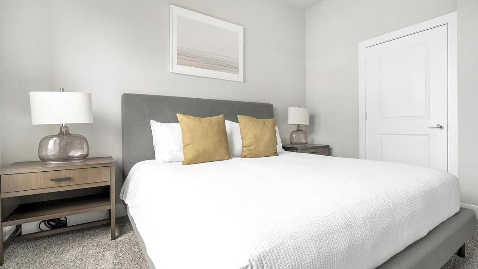 Landing Modern With Amazing Amenities Apartment