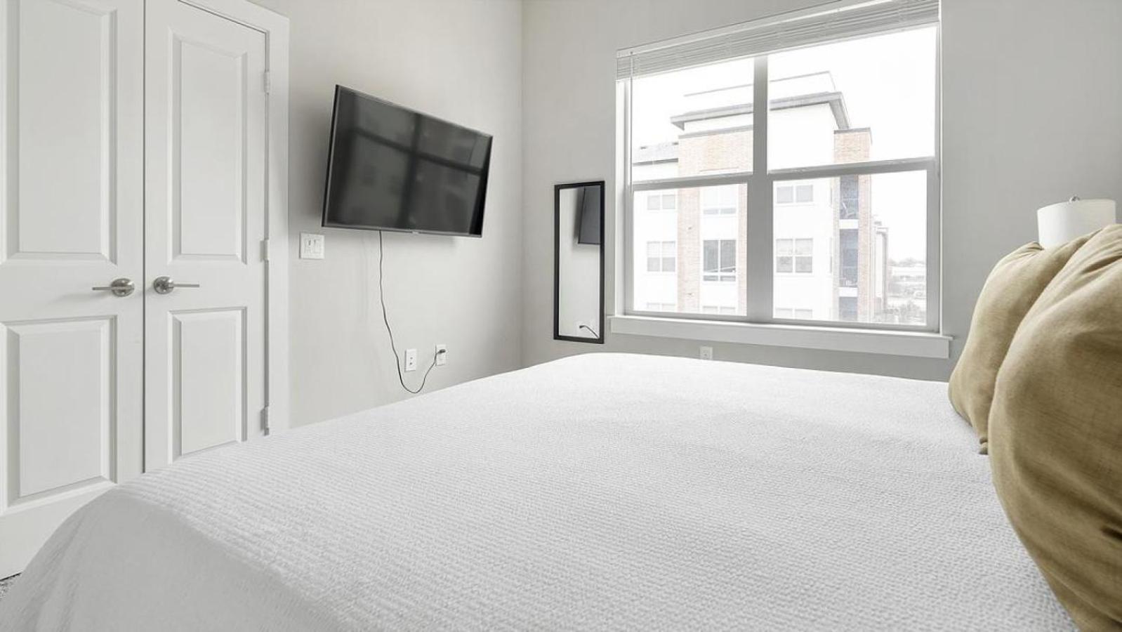 Landing Modern With Amazing Amenities *