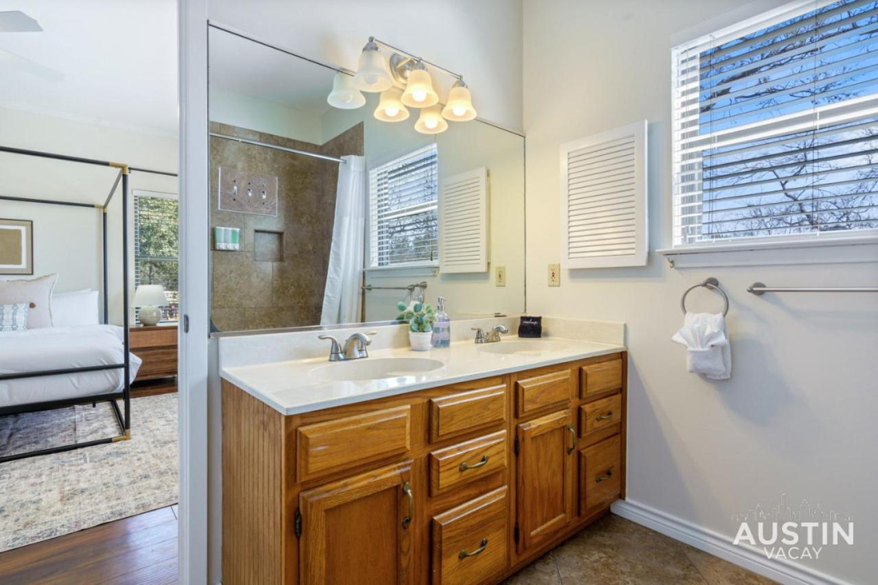 Modern Haven With King And Impeccable Location *