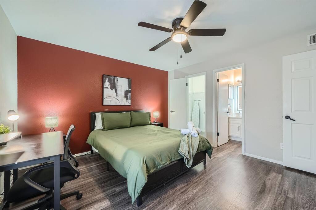 Your Modern 2b Getaway - W/d, Pool, Prkg - 10min To Dtwn *