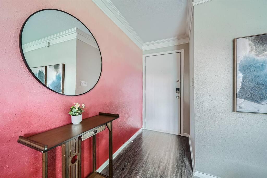Your Modern 2b Getaway - W/d, Pool, Prkg - 10min To Dtwn * Austin