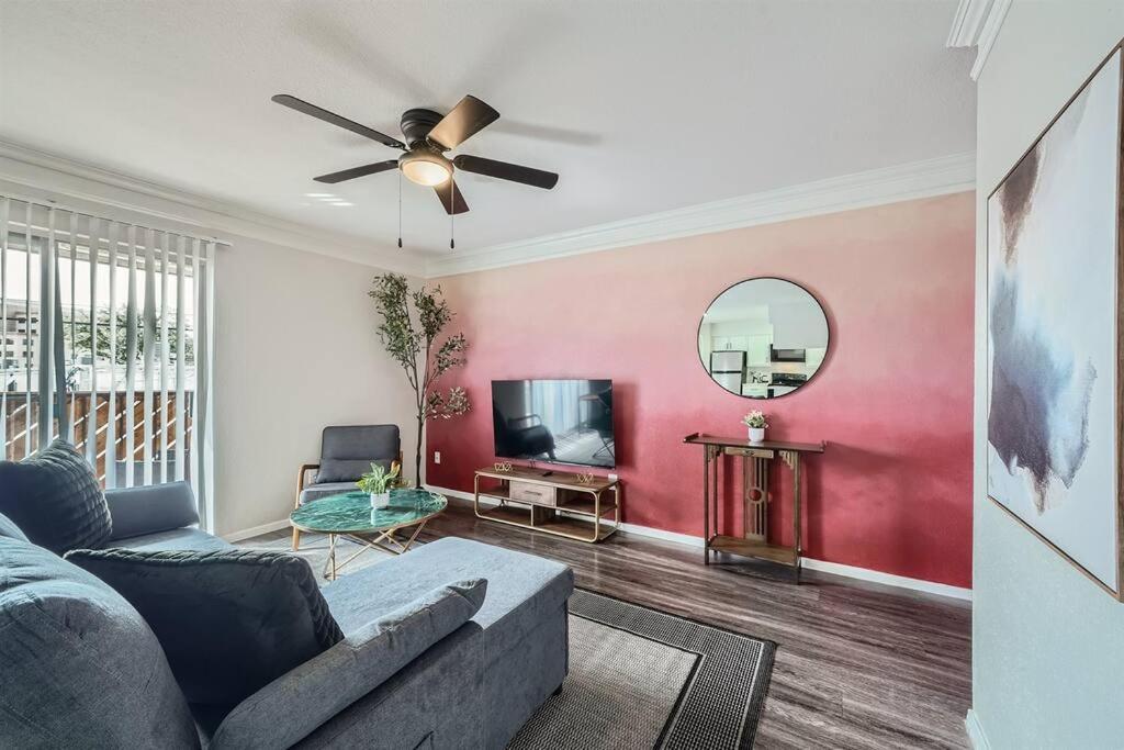 Your Modern 2b Getaway - W/d, Pool, Prkg - 10min To Dtwn Apartment Austin
