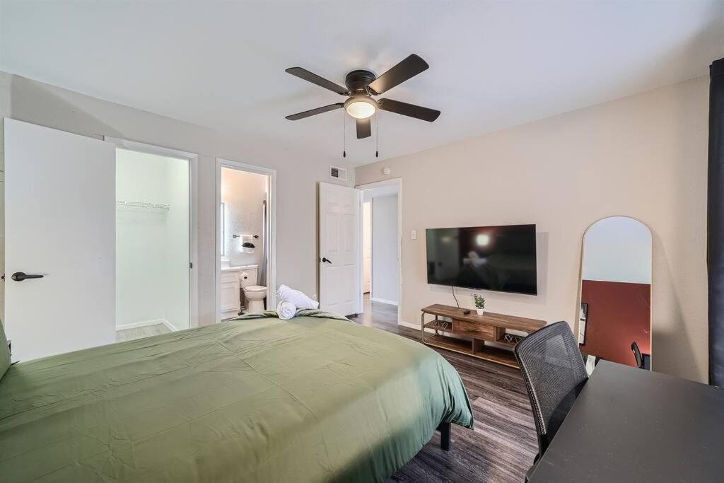 Apartment Your Modern 2b Getaway - W/d, Pool, Prkg - 10min To Dtwn Austin