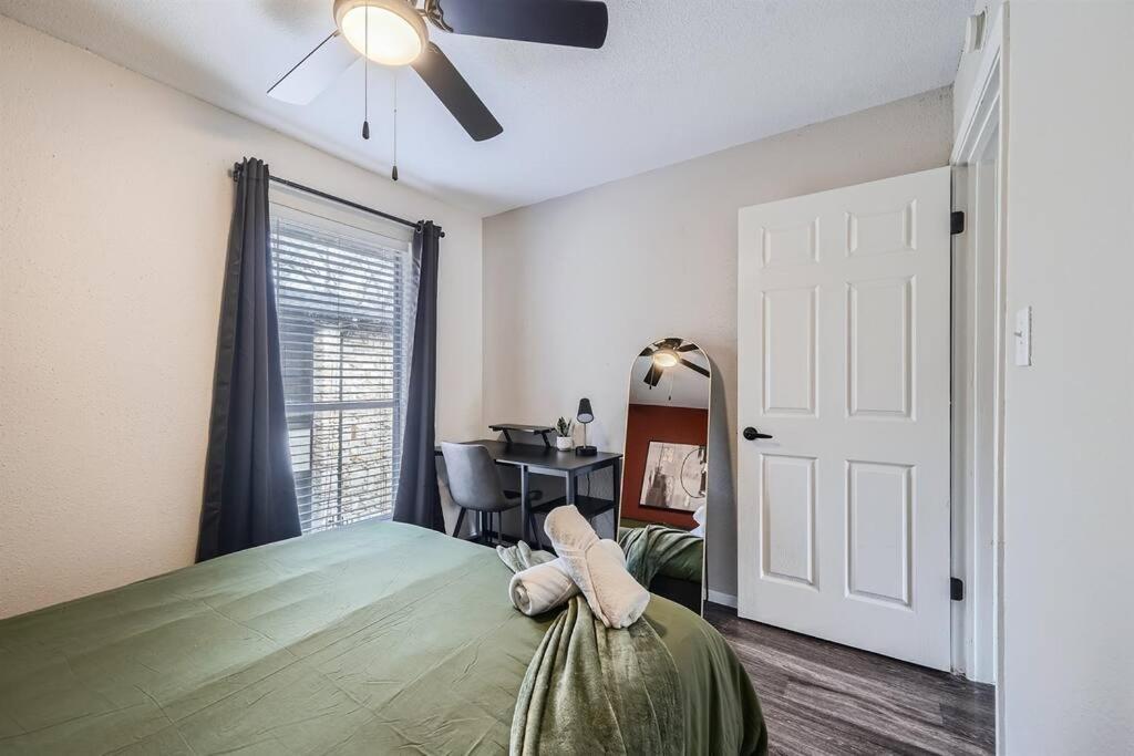 Apartment Your Modern 2b Getaway - W/d, Pool, Prkg - 10min To Dtwn