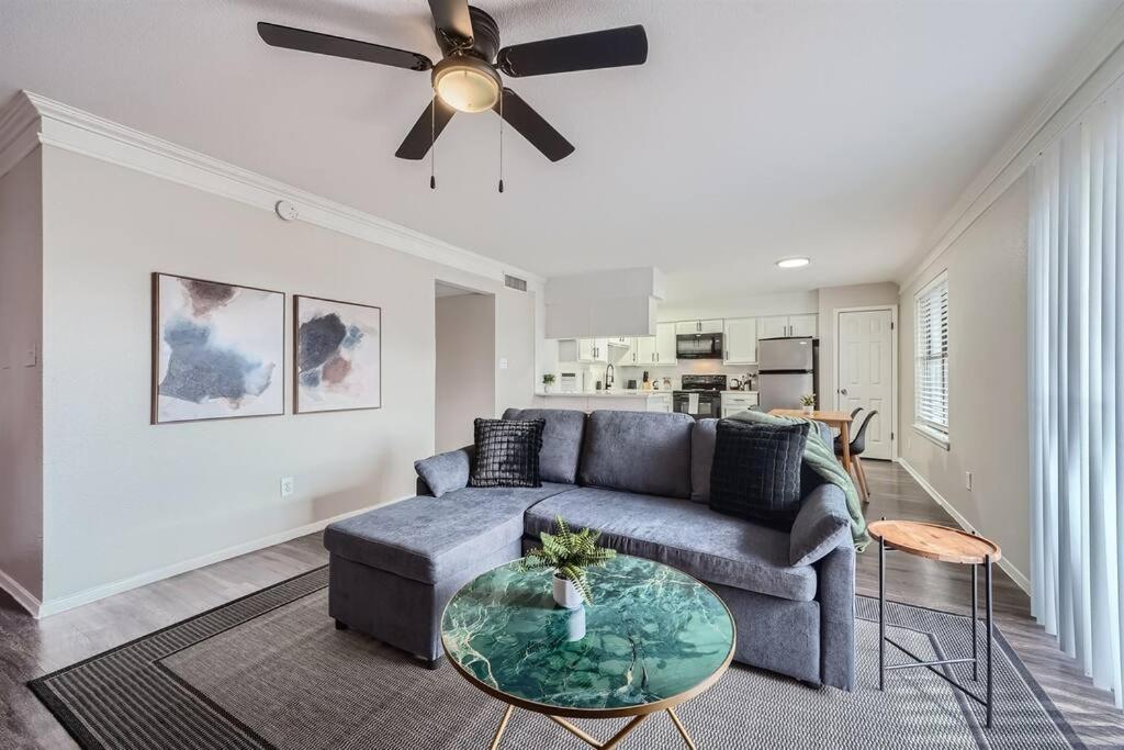 Apartment Your Modern 2b Getaway - W/d, Pool, Prkg - 10min To Dtwn Austin