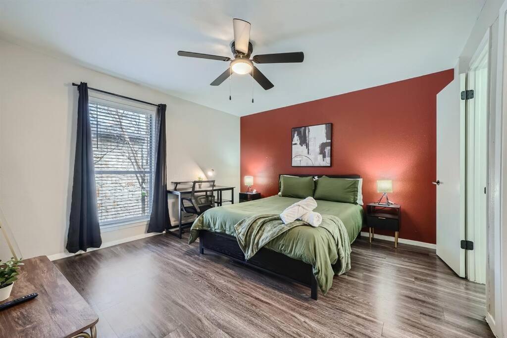Apartment Your Modern 2b Getaway - W/d, Pool, Prkg - 10min To Dtwn *
