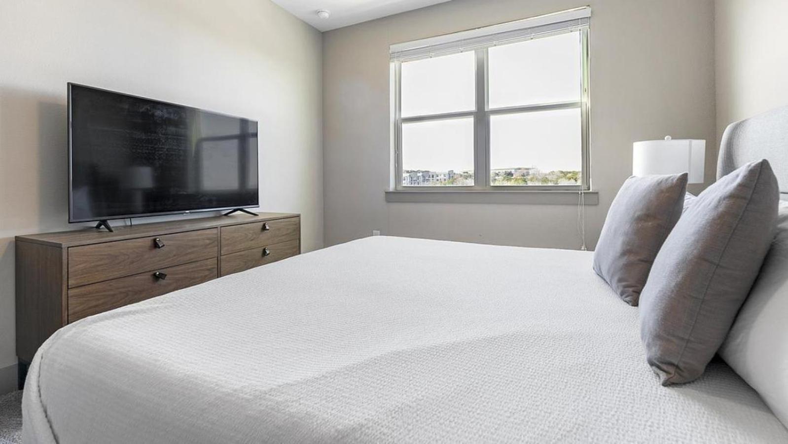 Landing Modern With Amazing Amenities *