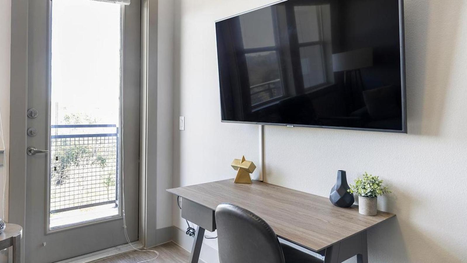 Landing Modern With Amazing Amenities Apartment Austin