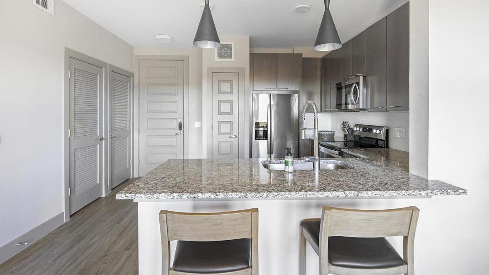 Landing Modern With Amazing Amenities *