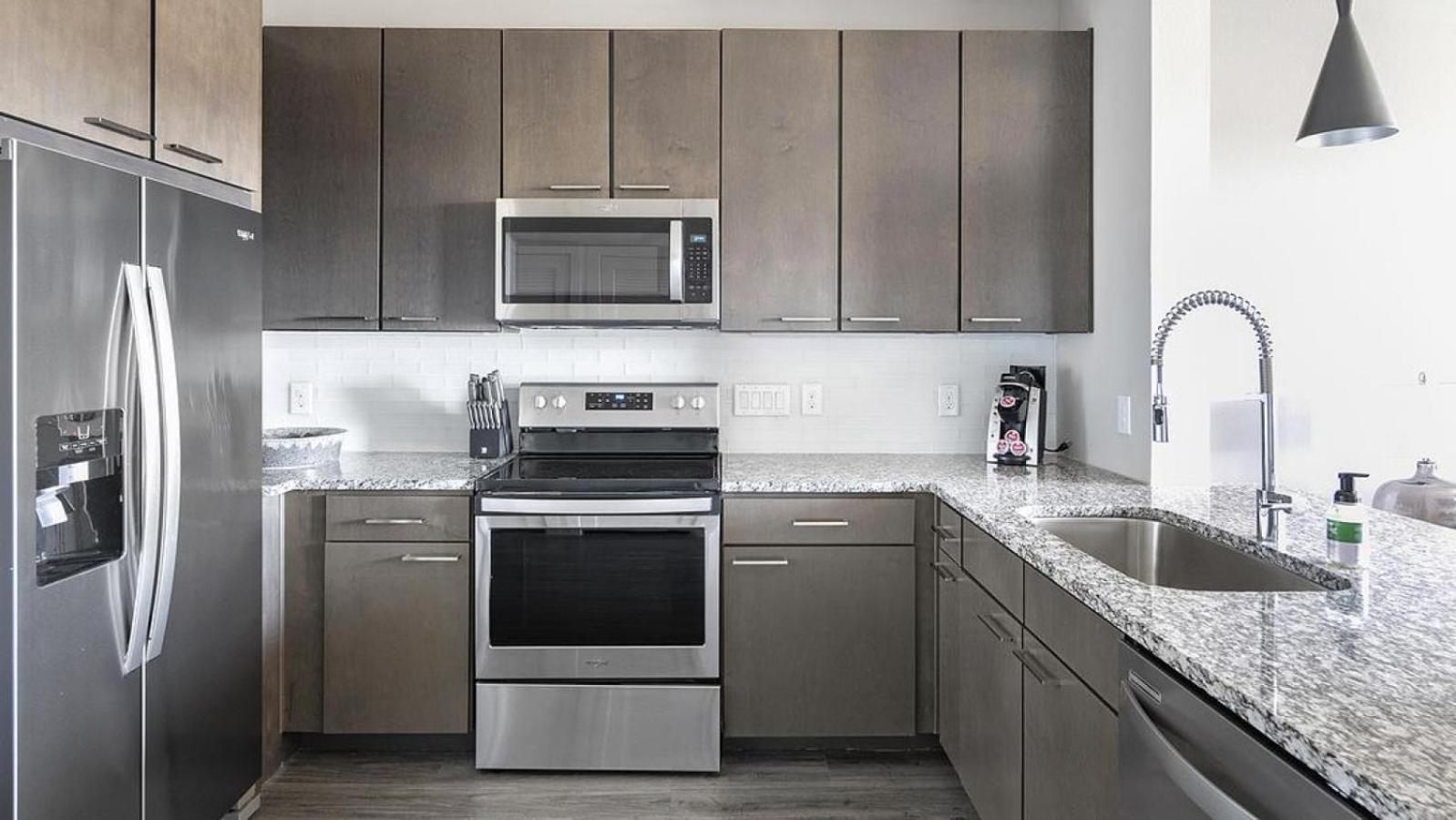 Landing Modern With Amazing Amenities