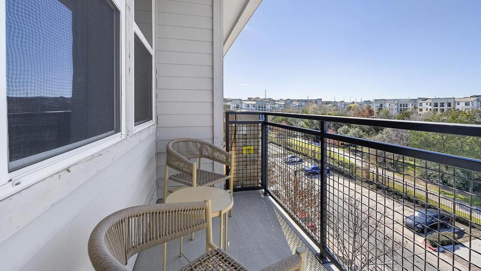 Landing Modern With Amazing Amenities Apartment