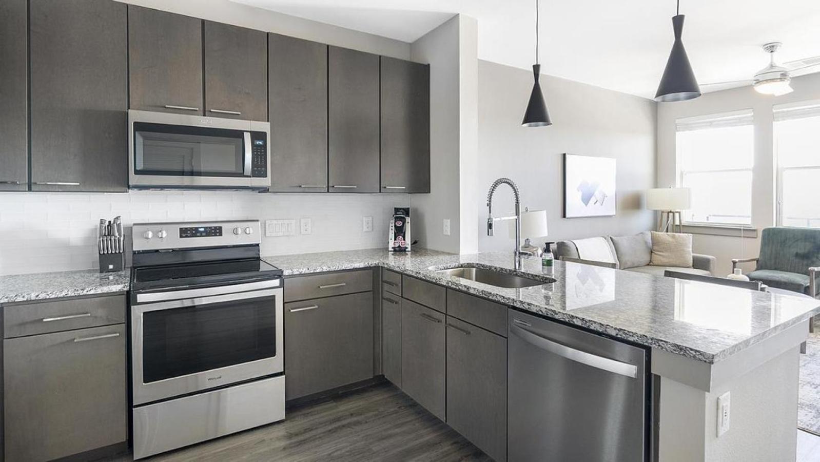 Landing Modern With Amazing Amenities *