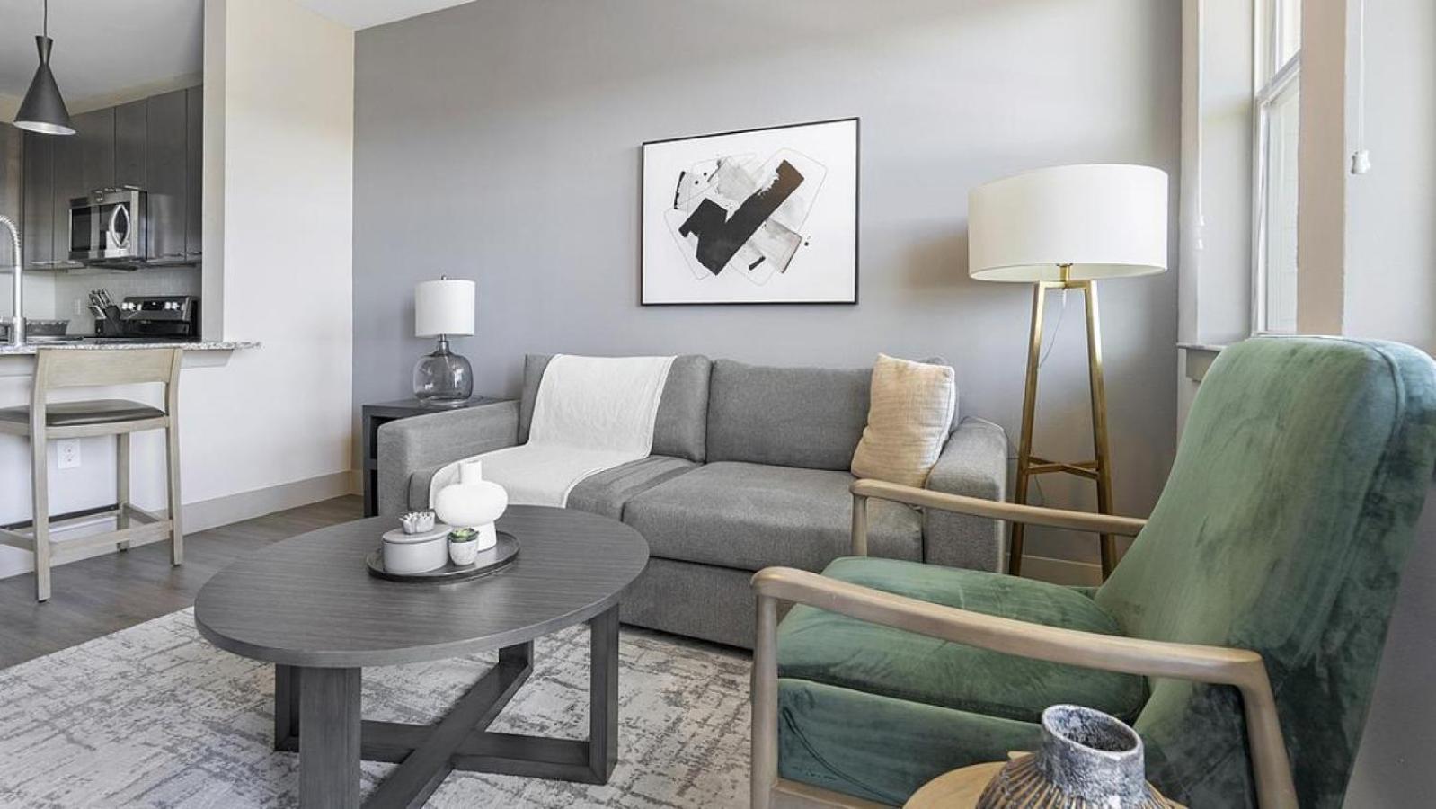 Apartment Landing Modern With Amazing Amenities