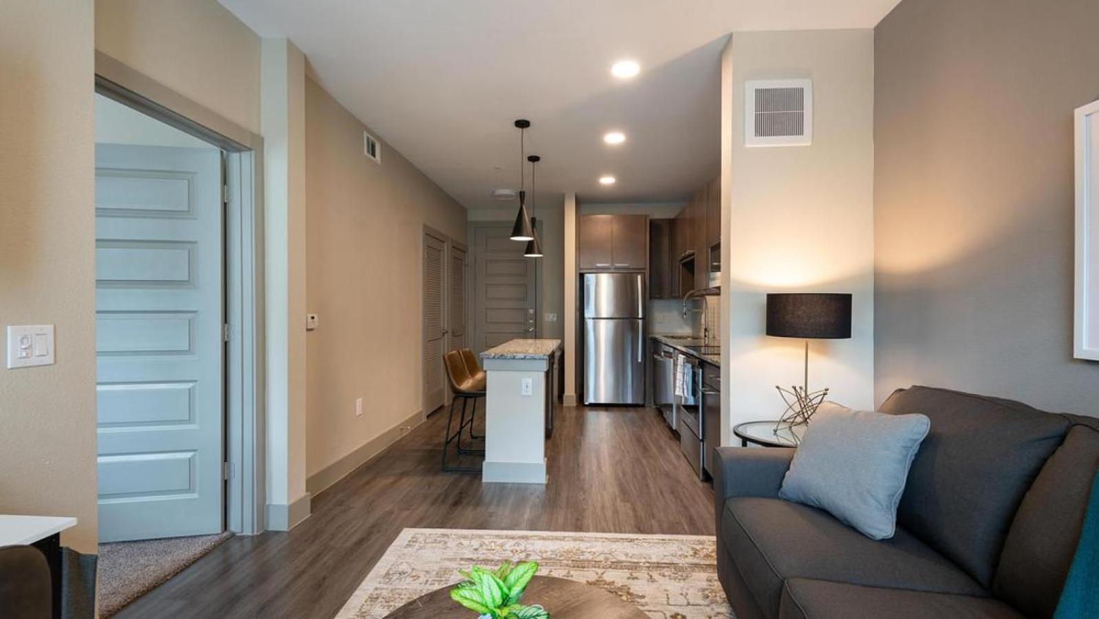 Landing Modern With Amazing Amenities Apartment
