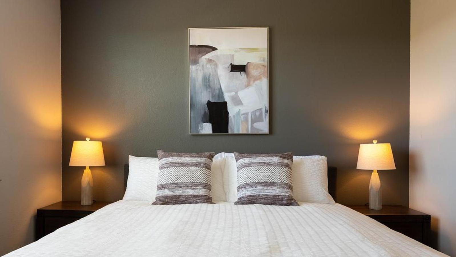 Apartment Landing Modern With Amazing Amenities