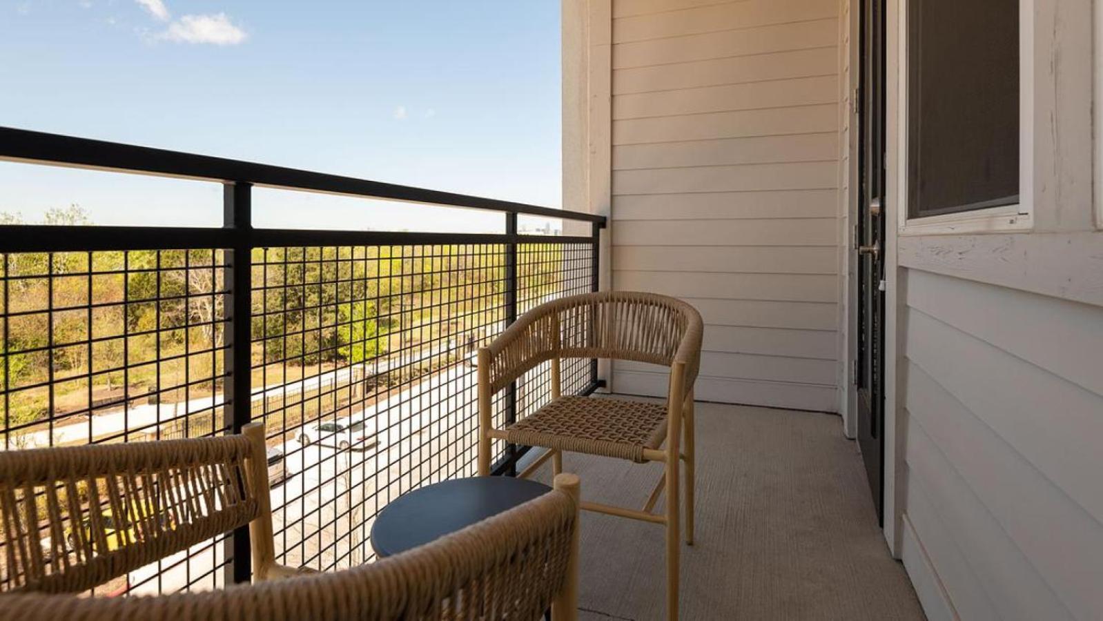 Landing Modern With Amazing Amenities