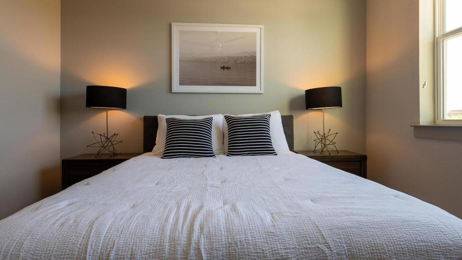 Apartment Landing Modern With Amazing Amenities Austin