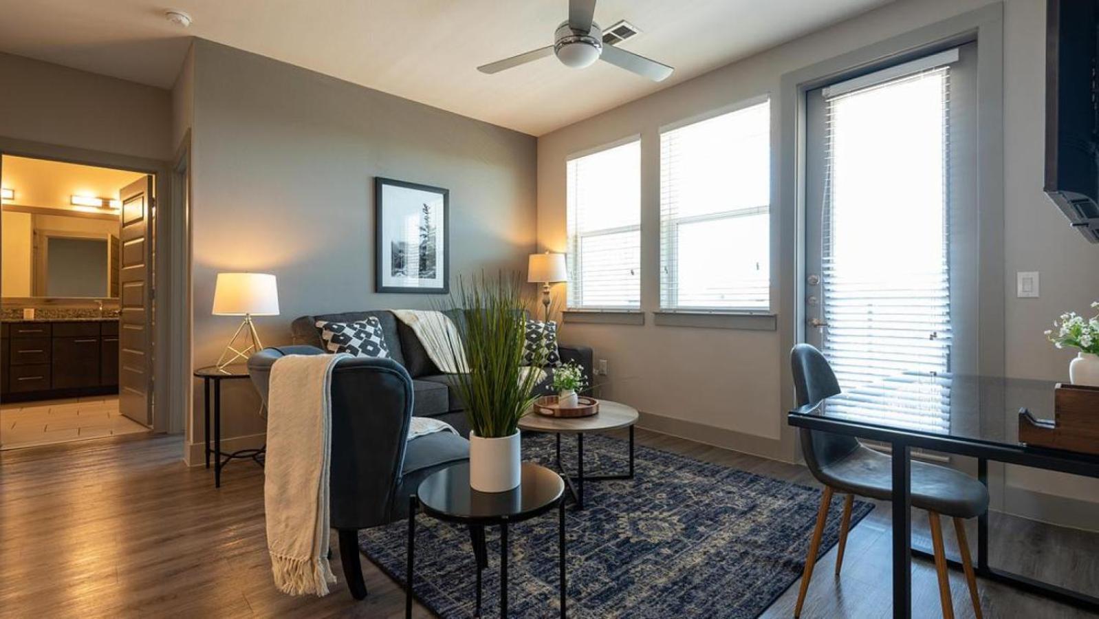 Landing Modern With Amazing Amenities *