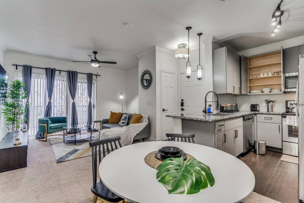 Luxurious 2br+resort Style Pool_5 Min To Domain