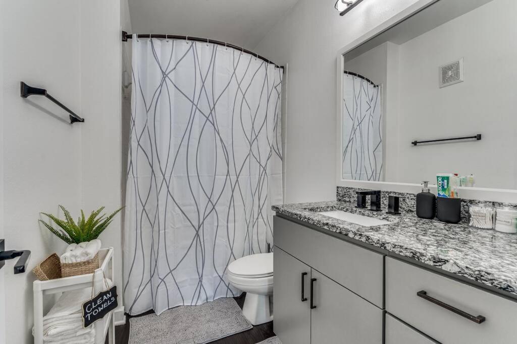 Apartment Luxurious 2br+resort Style Pool_5 Min To Domain *