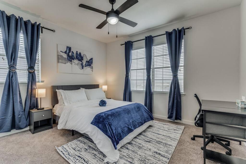 Luxurious 2br+resort Style Pool_5 Min To Domain *