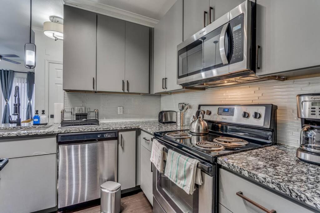 Luxurious 2br+resort Style Pool_5 Min To Domain Apartment Austin