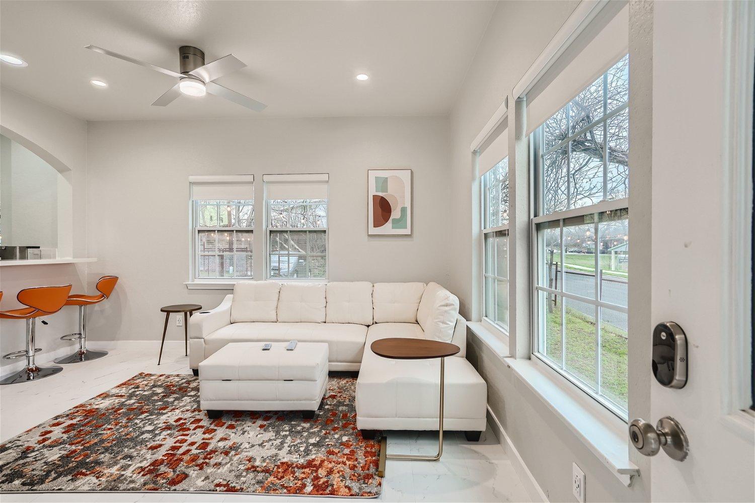 Holiday home Chic 8br Retreat East For Large Groups *