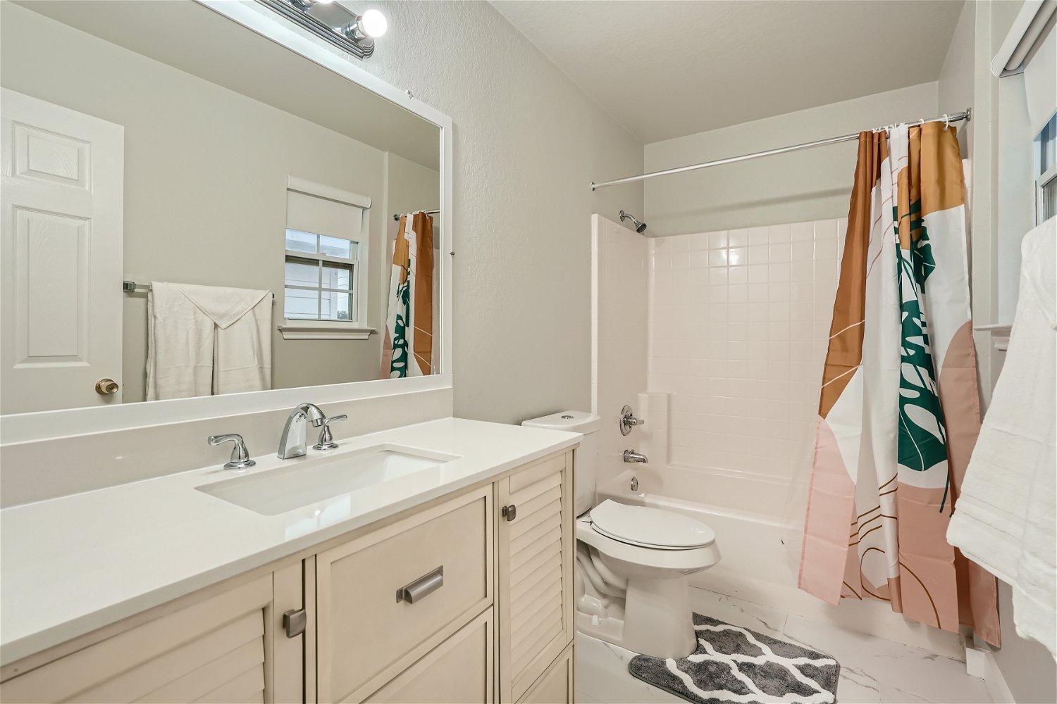 Chic 8br Retreat East For Large Groups Holiday home