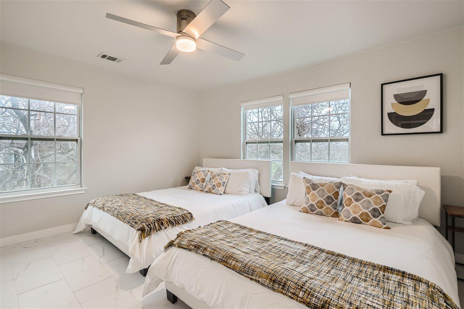 Holiday home Chic 8br Retreat East For Large Groups