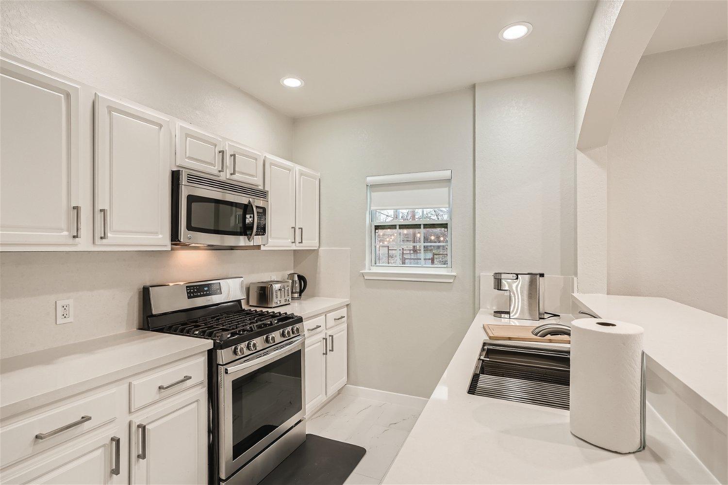 Chic 8br Retreat East For Large Groups Holiday home Austin