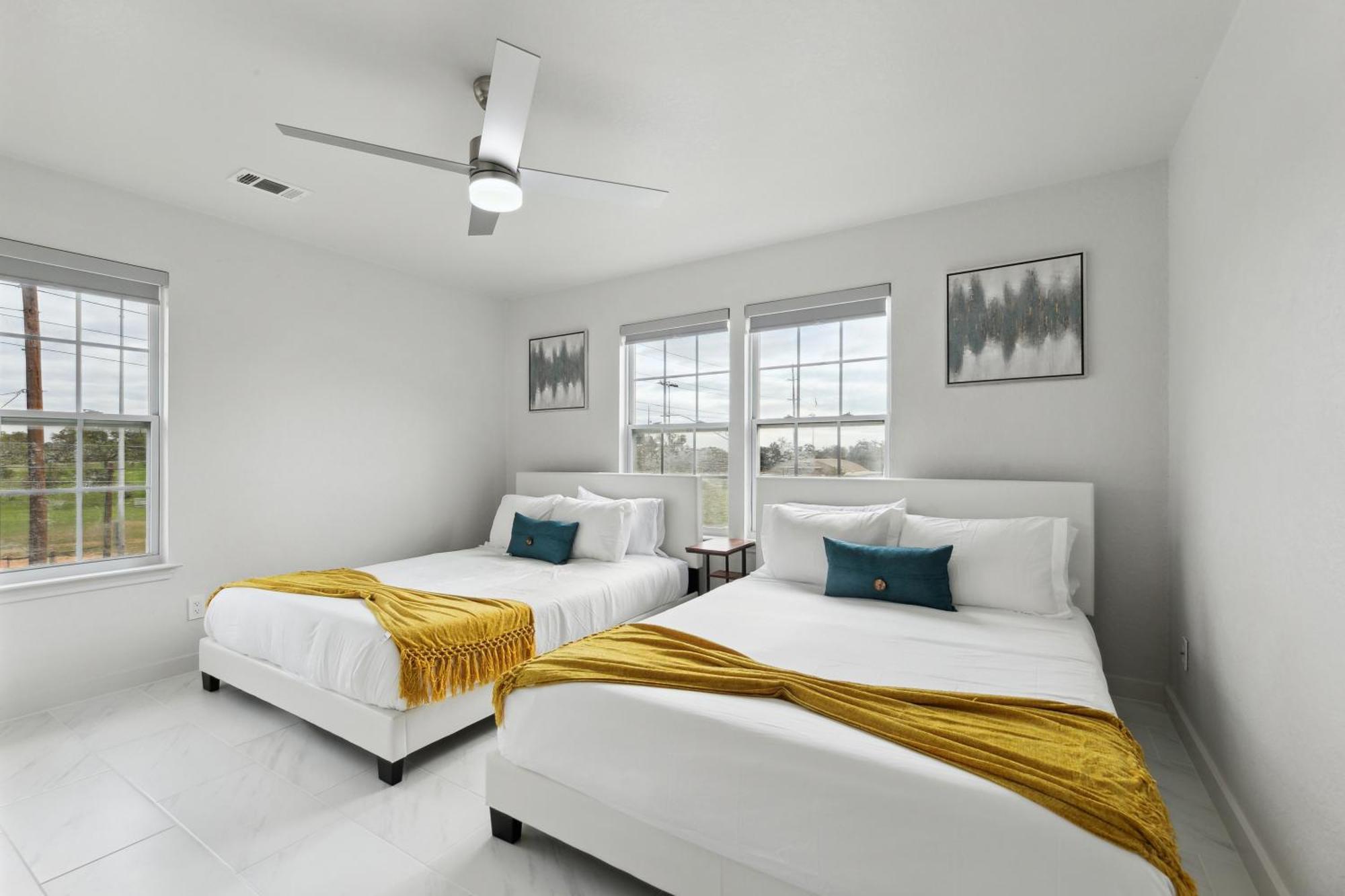 Chic 8br Retreat East For Large Groups *