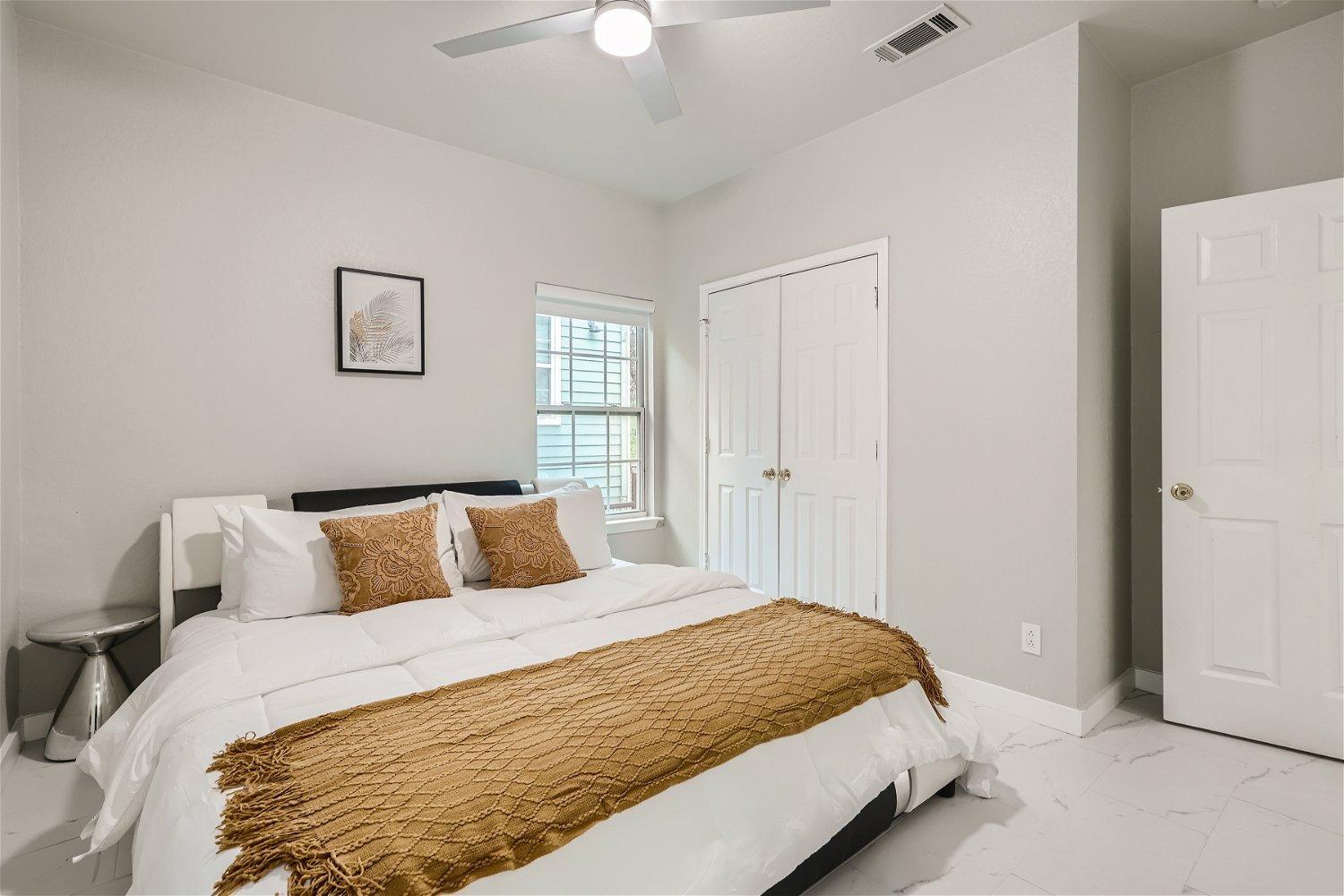 Chic 8br Retreat East For Large Groups Austin