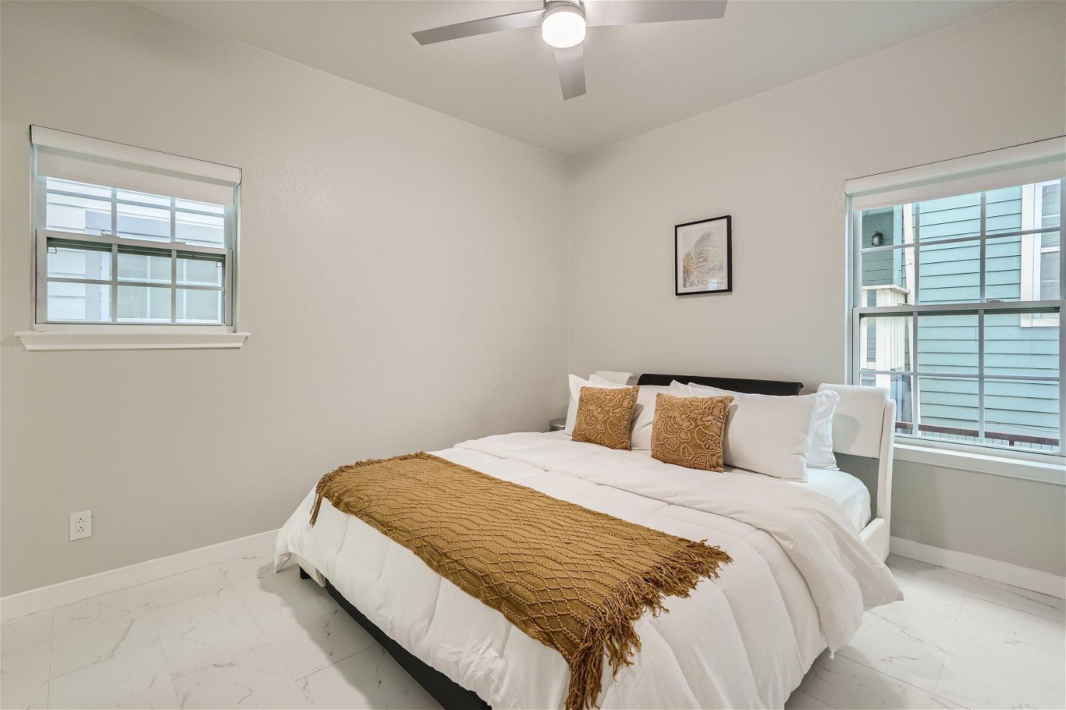 Chic 8br Retreat East For Large Groups Holiday home *