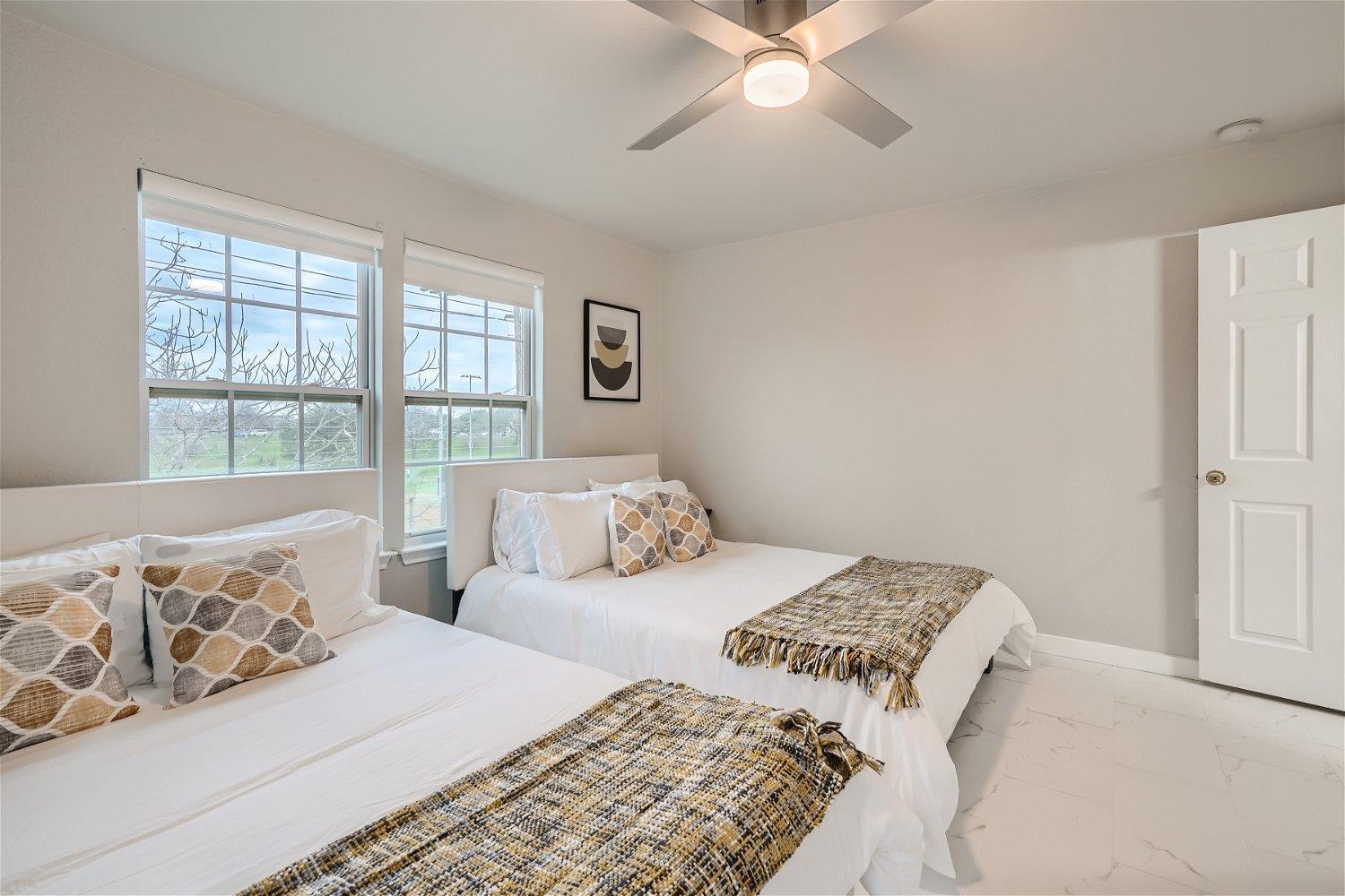 Chic 8br Retreat East For Large Groups * Austin