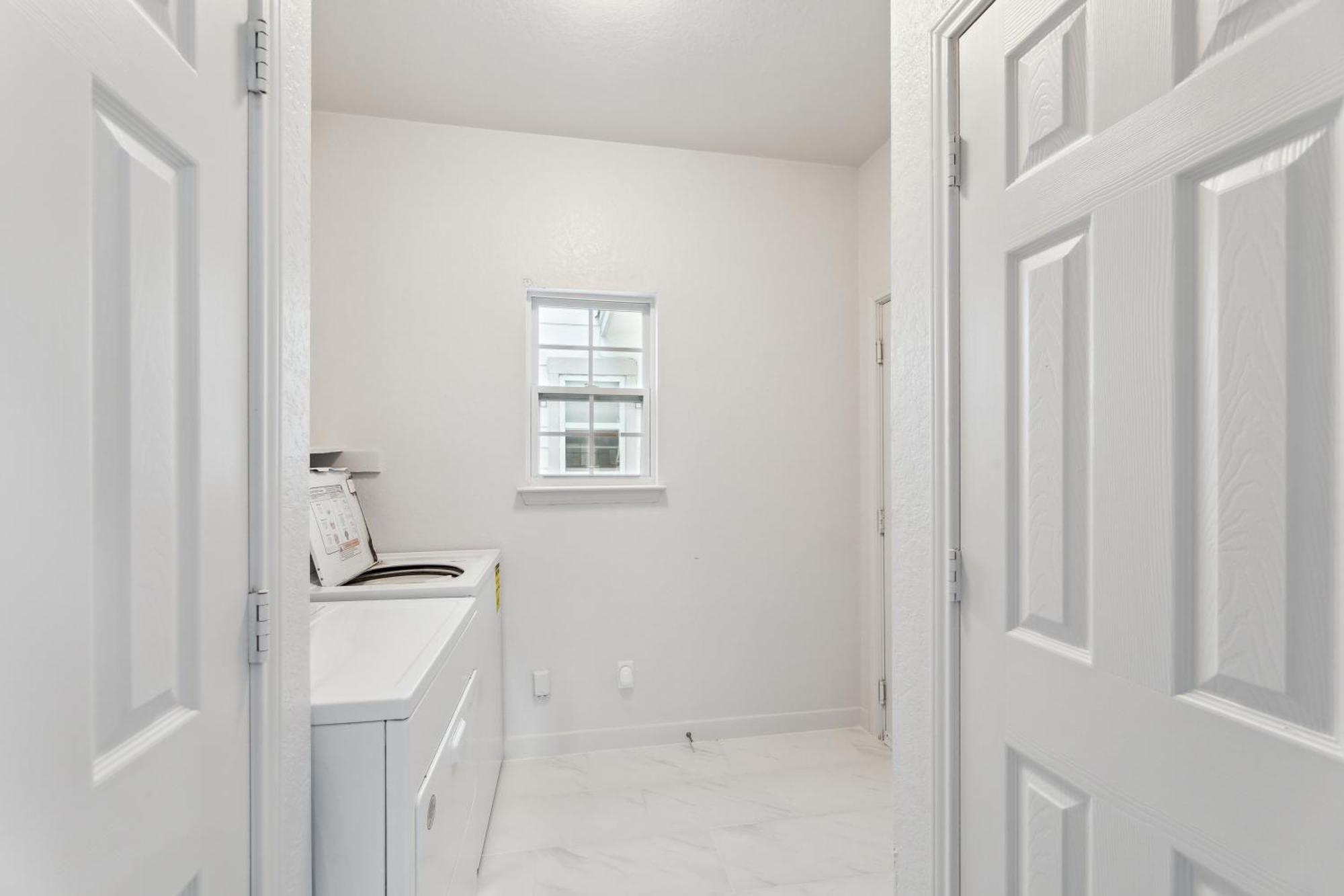 Chic 8br Retreat East For Large Groups Holiday home Austin