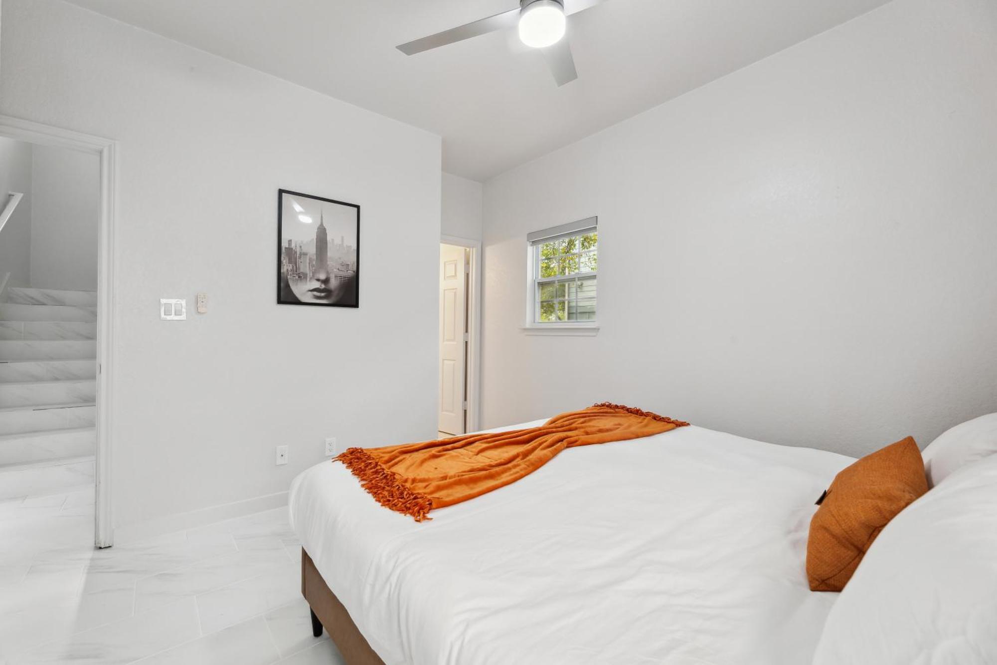 Chic 8br Retreat East For Large Groups Austin