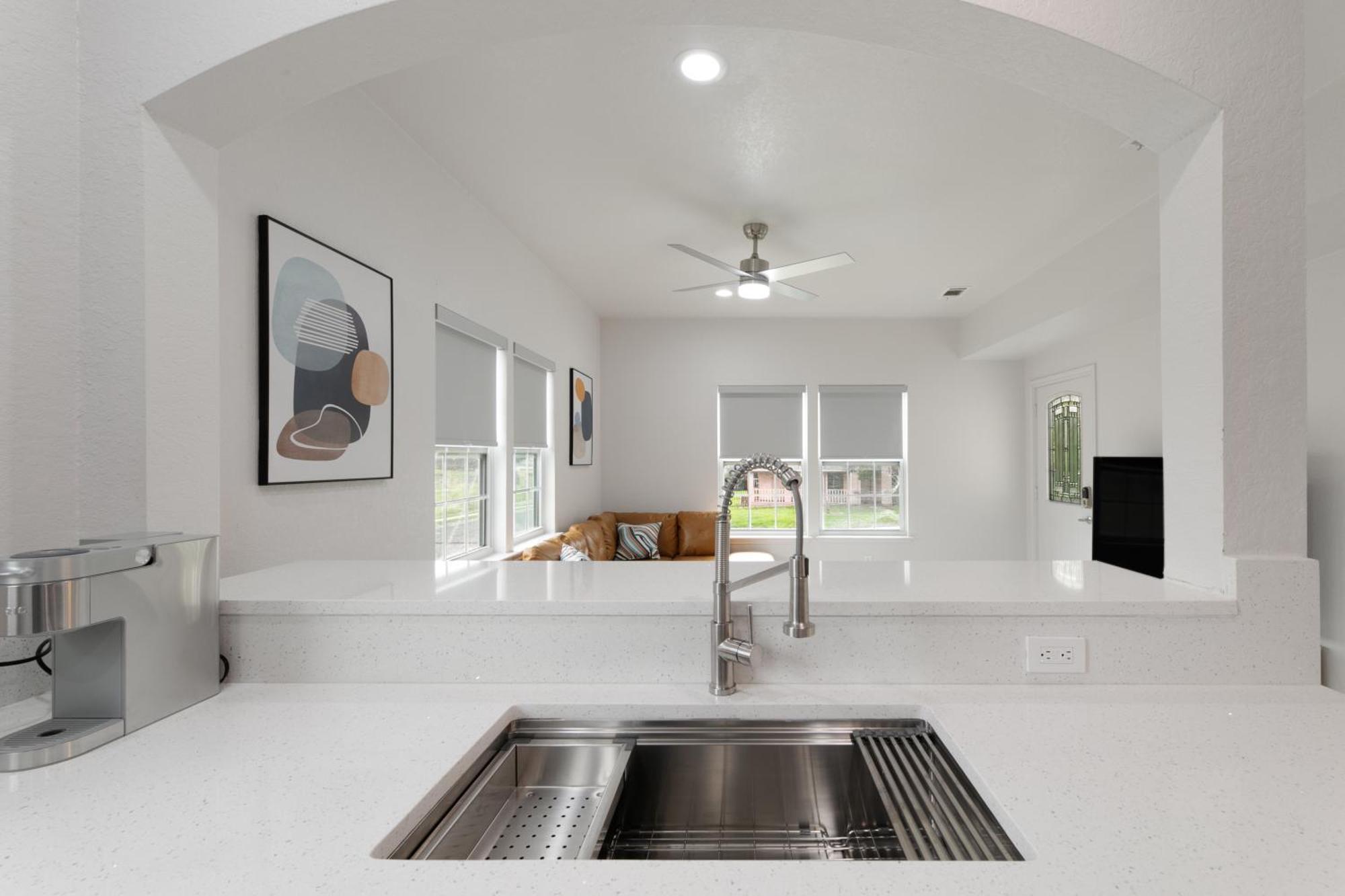 Chic 8br Retreat East For Large Groups *