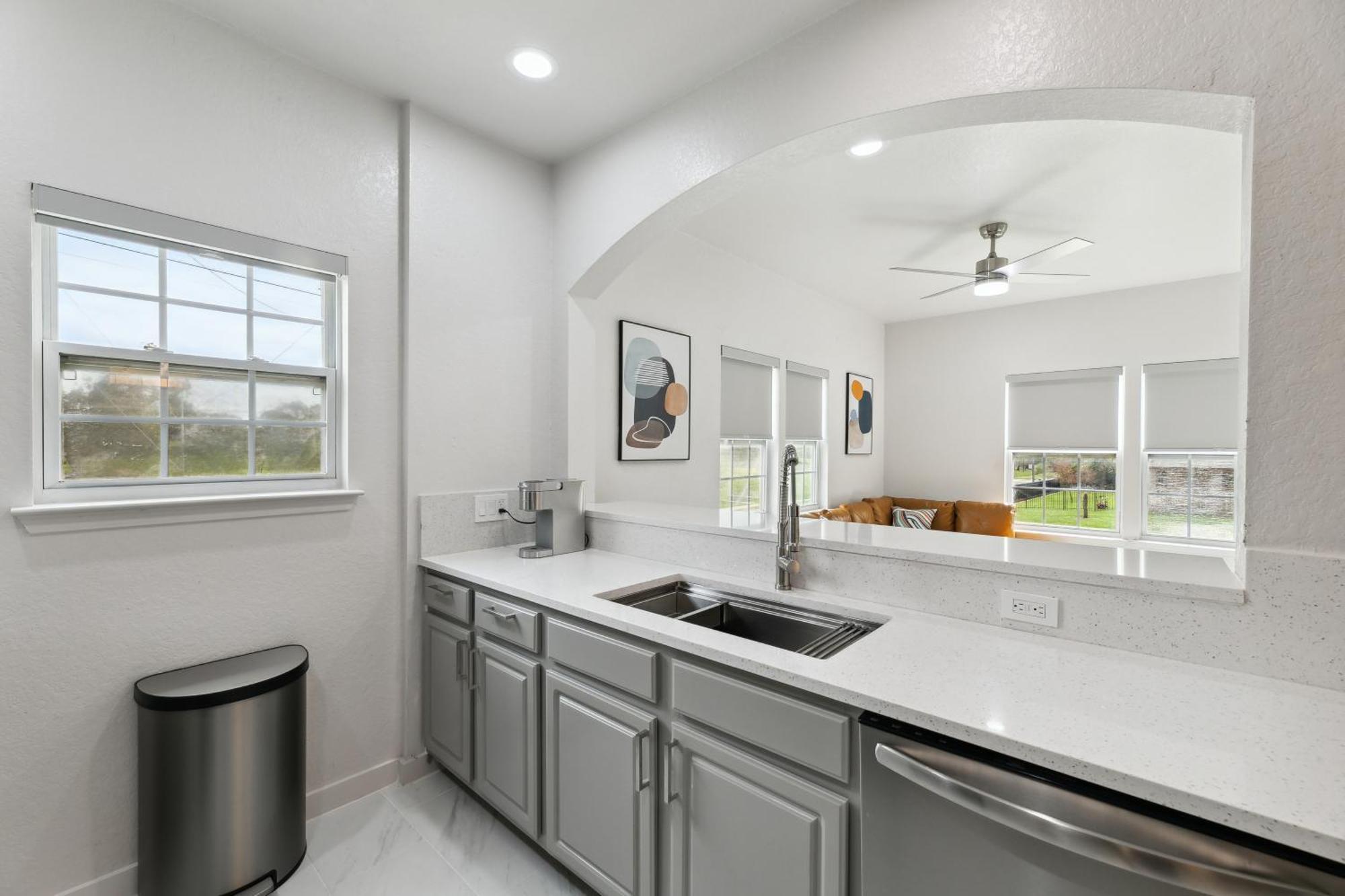 Chic 8br Retreat East For Large Groups *
