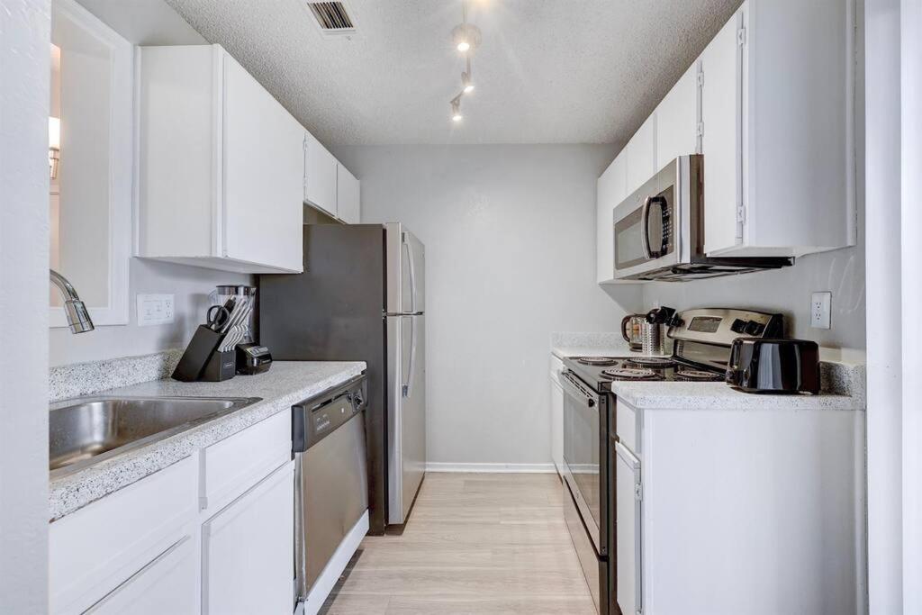 Cushy 2bd Texas Apartment