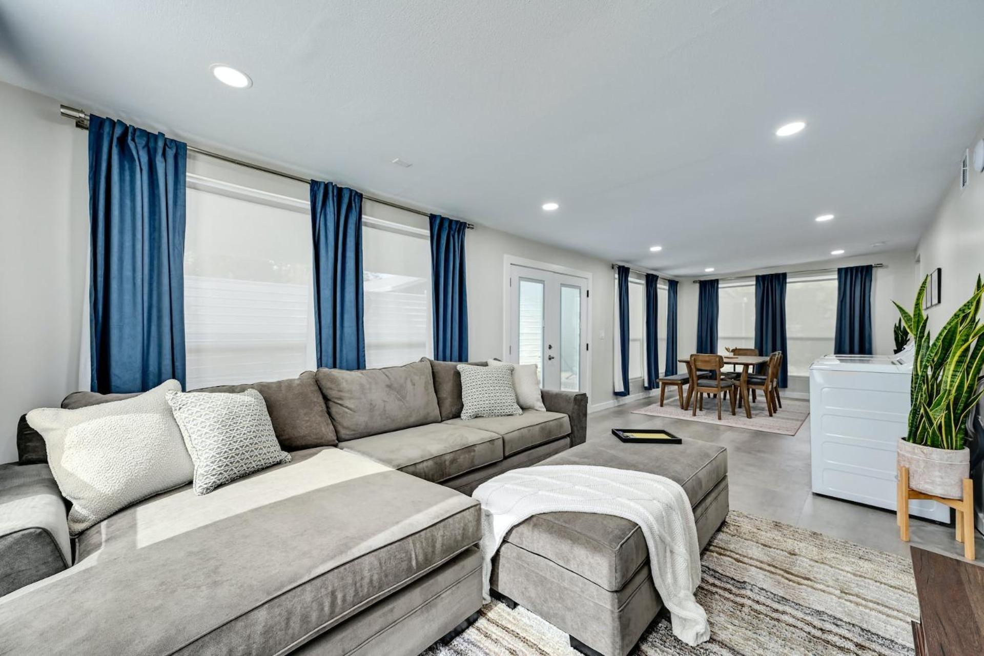 Artful Urban Stylish Comfort In North Austin