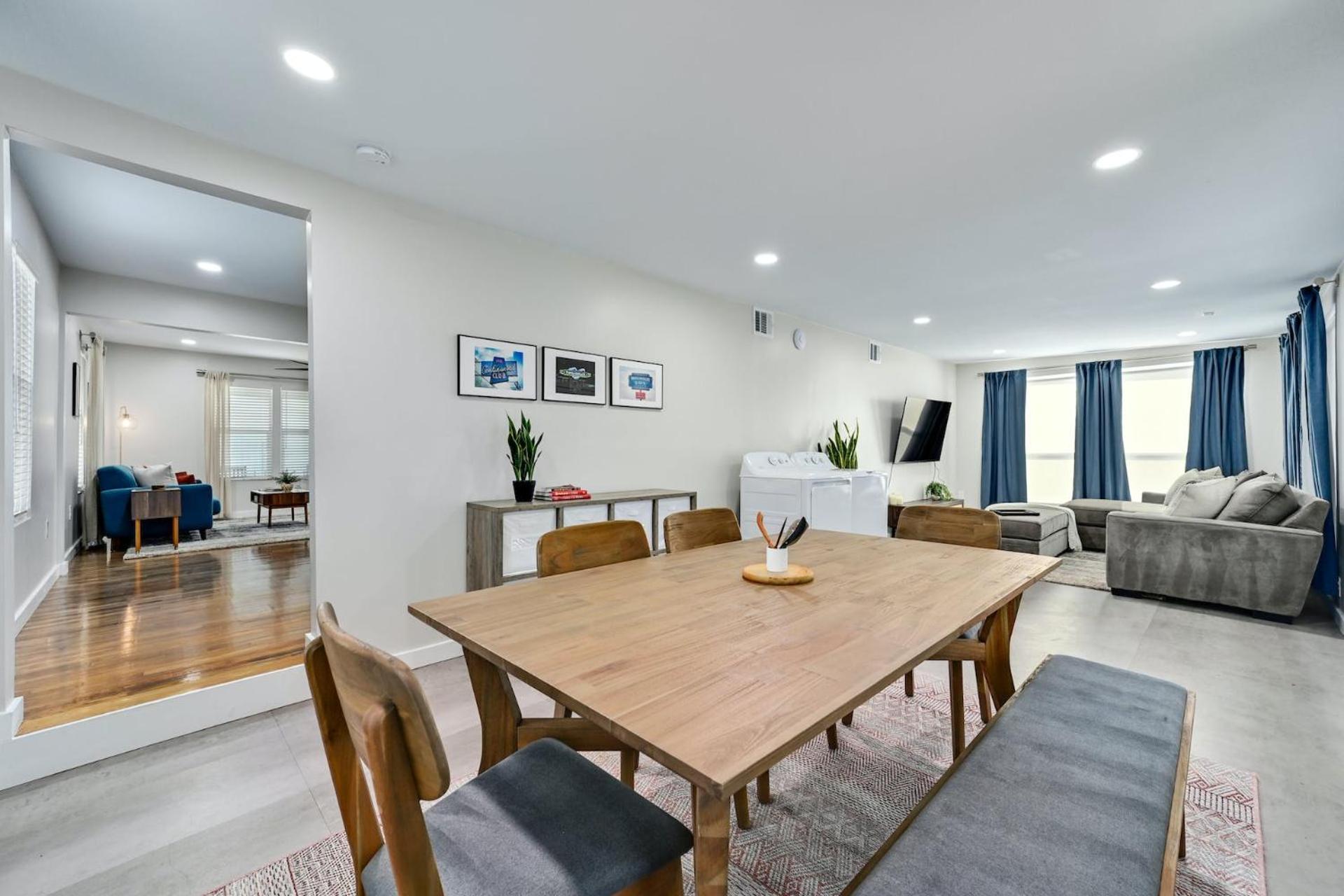 Artful Urban Stylish Comfort In North * Austin